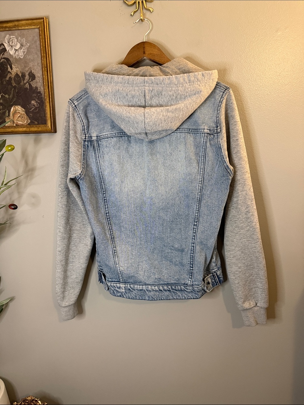 H&M Hooded Denim Jacket Medium Light Wash Gray Knit Sleeves ZFG Embroidered - Picture 7 of 7